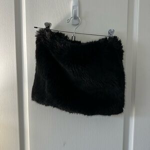 Babaton Furry Black Round Scarf
